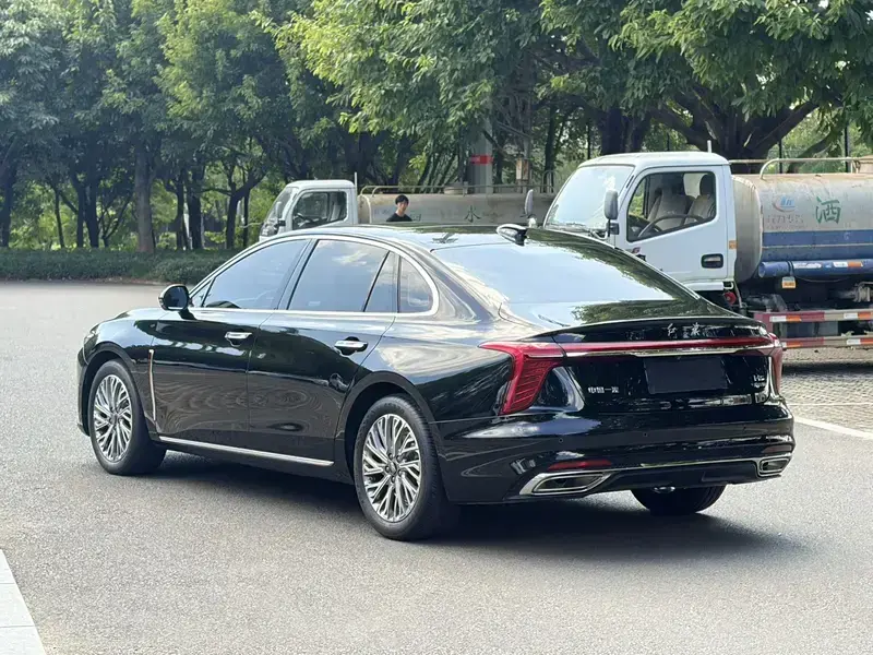 2023 Hongqi H5 с пробегом 33 000 км