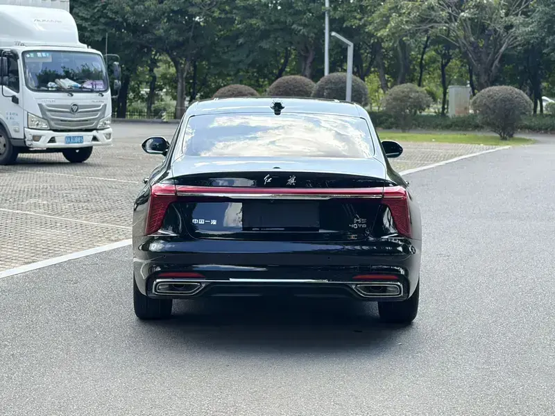 2023 Hongqi H5 с пробегом 33 000 км