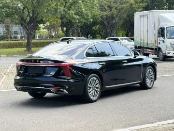 2023 Hongqi H5 с пробегом 33 000 км