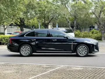 2023 Hongqi H5 с пробегом 33 000 км