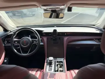 2023 Hongqi H5 с пробегом 33 000 км