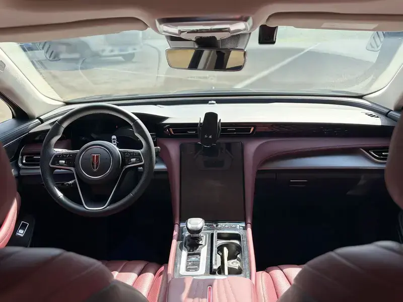 2023 Hongqi H5 с пробегом 33 000 км