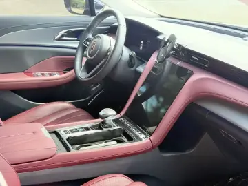 2023 Hongqi H5 с пробегом 33 000 км