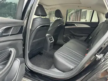2024 Hongqi H5 с пробегом 70 000 км