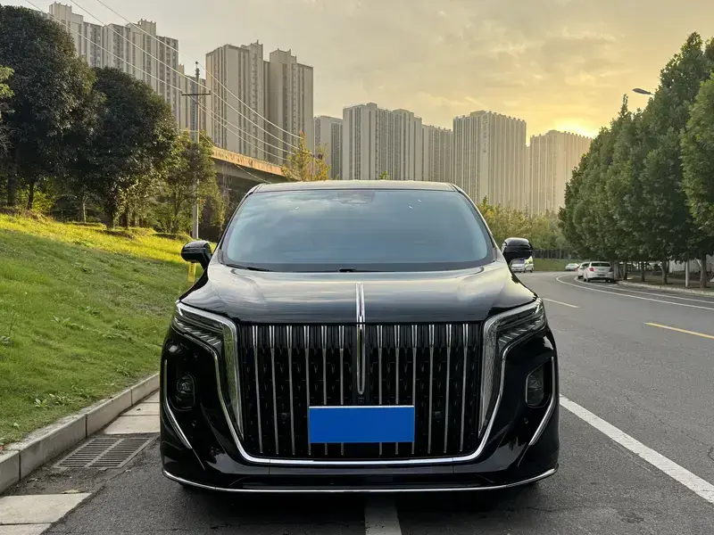 2022 Hongqi HQ9 с пробегом 99 000 км