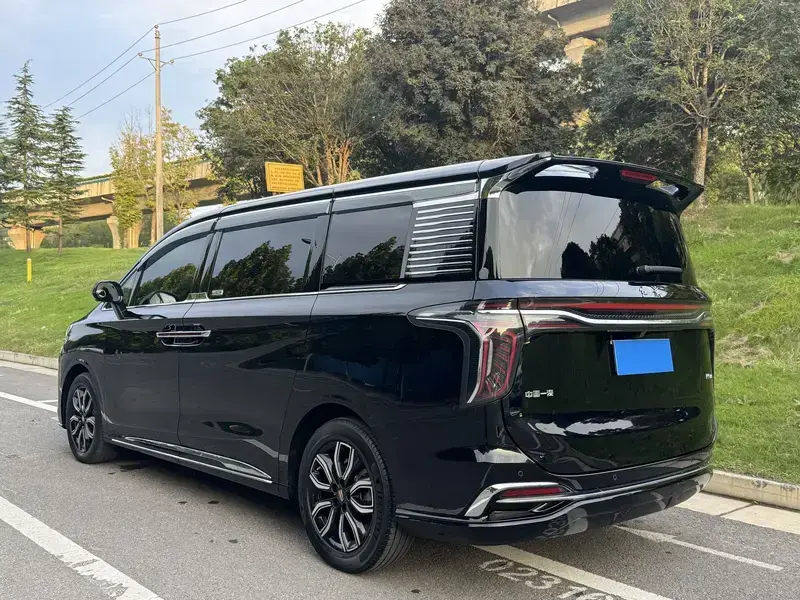 2022 Hongqi HQ9 с пробегом 99 000 км