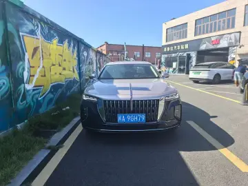2025 Hongqi H9 с пробегом 2 200 км