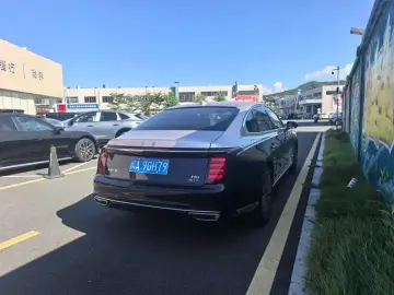 2025 Hongqi H9 с пробегом 2 200 км