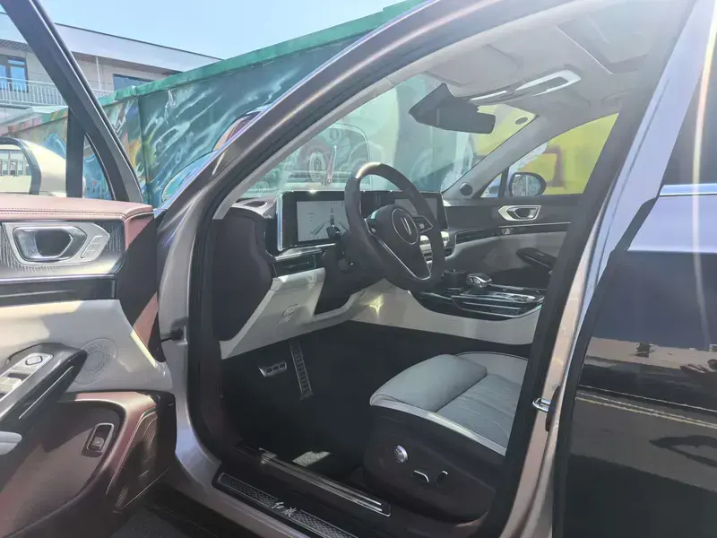 2025 Hongqi H9 с пробегом 2 200 км