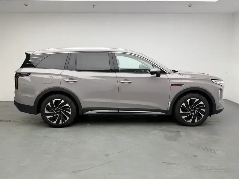 2024 Hongqi HS7 с пробегом 18 600 км
