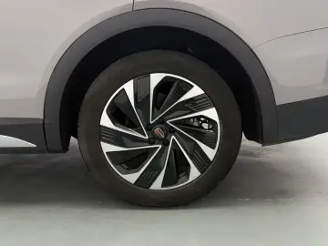 2024 Hongqi HS7 с пробегом 18 600 км