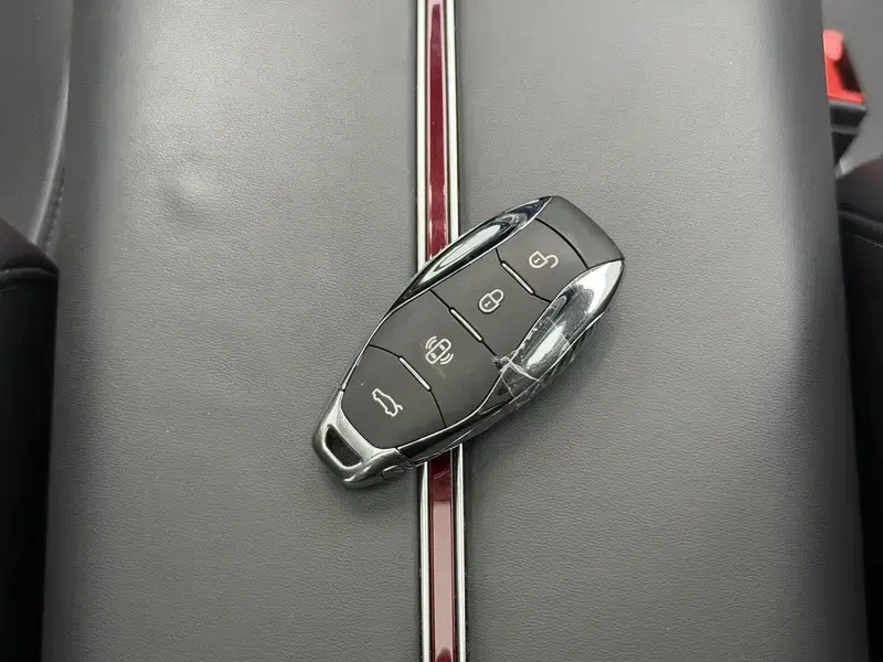 2024 Hongqi HS7 с пробегом 18 600 км