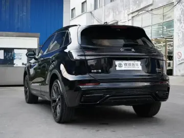 2025 Hongqi HS5 с пробегом 10 000 км