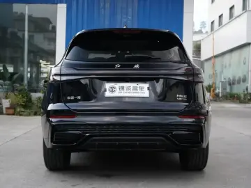 2025 Hongqi HS5 с пробегом 10 000 км