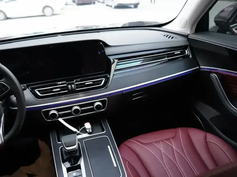 2025 Hongqi HS5 с пробегом 10 000 км