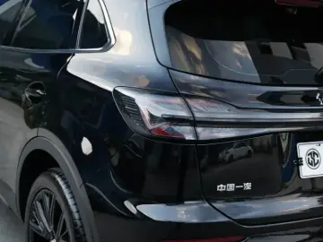 2025 Hongqi HS5 с пробегом 10 000 км