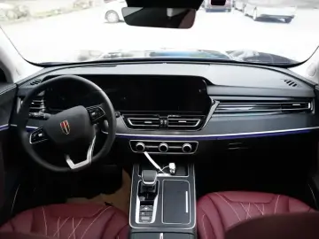 2025 Hongqi HS5 с пробегом 10 000 км