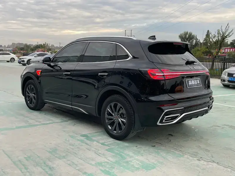 2025 Hongqi HS5 с пробегом 20 000 км