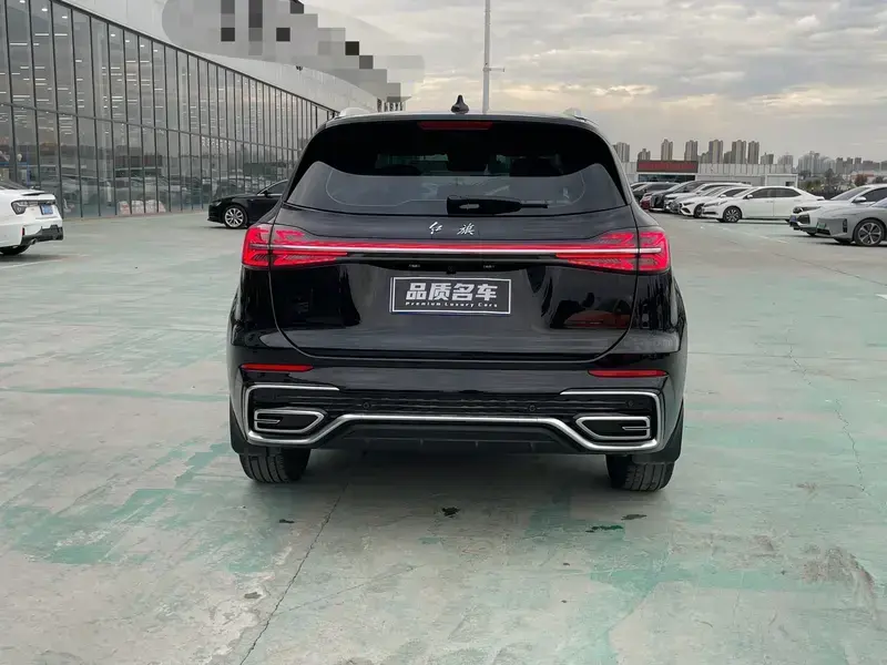 2025 Hongqi HS5 с пробегом 20 000 км