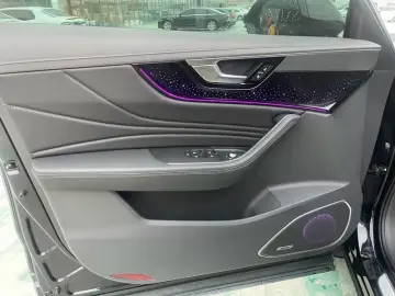 2025 Hongqi HS5 с пробегом 20 000 км