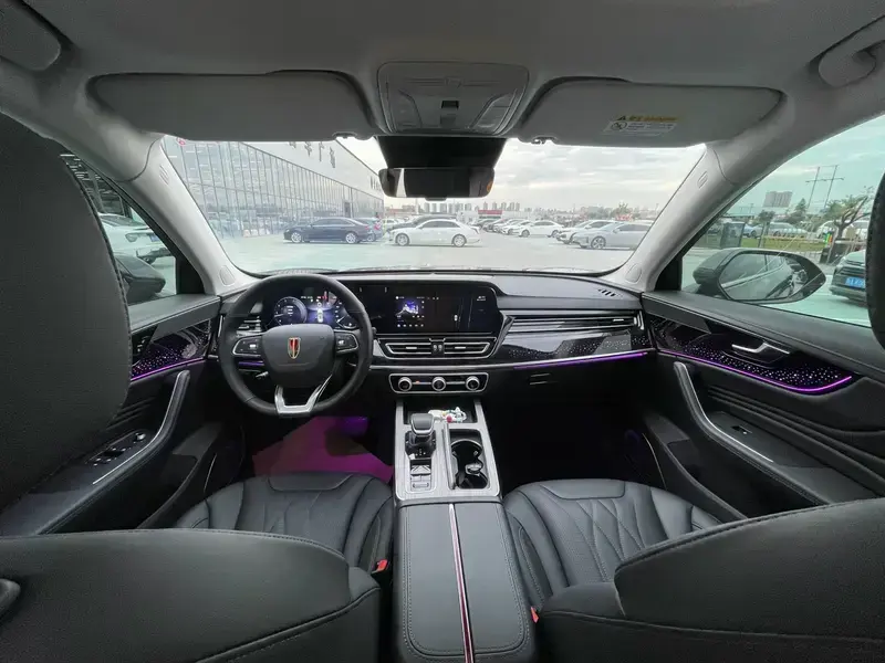 2025 Hongqi HS5 с пробегом 20 000 км