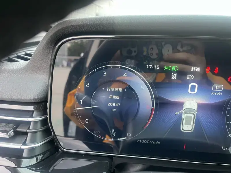 2025 Hongqi HS5 с пробегом 20 000 км