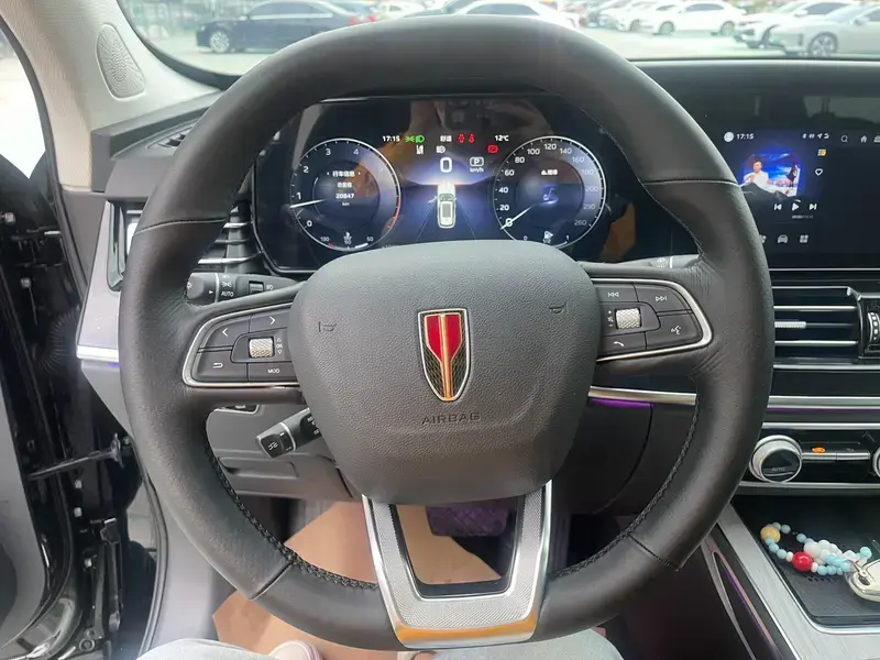 2025 Hongqi HS5 с пробегом 20 000 км