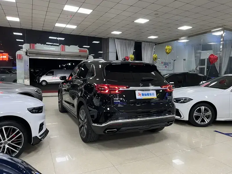 2022 Hongqi HS5 с пробегом 73 000 км
