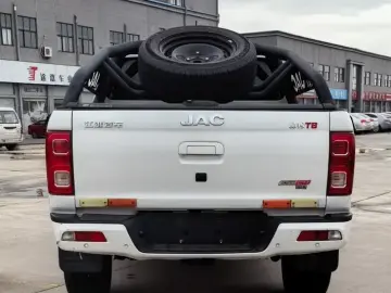 2018 JAC T8 с пробегом 33 000 км