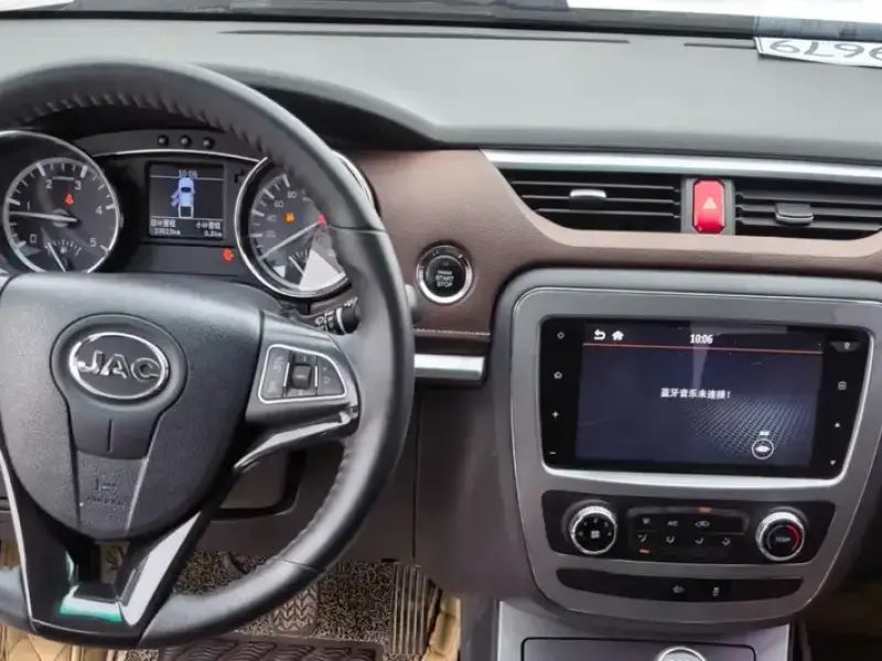 2018 JAC T8 с пробегом 33 000 км