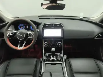 2020 Jaguar XE с пробегом 83 000 км