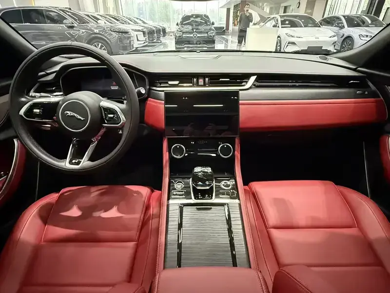2023 Jaguar XF с пробегом 24 500 км