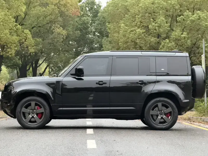 2023 Land Rover Defender с пробегом 46 000 км