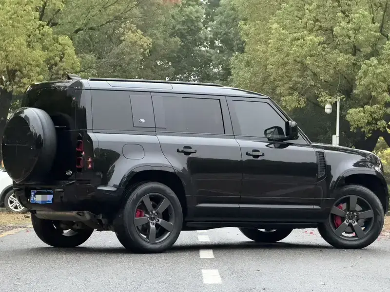 2023 Land Rover Defender с пробегом 46 000 км