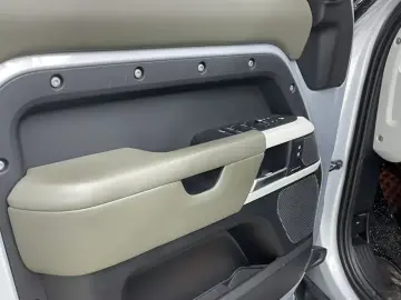 2022 Land Rover Defender с пробегом 82 000 км