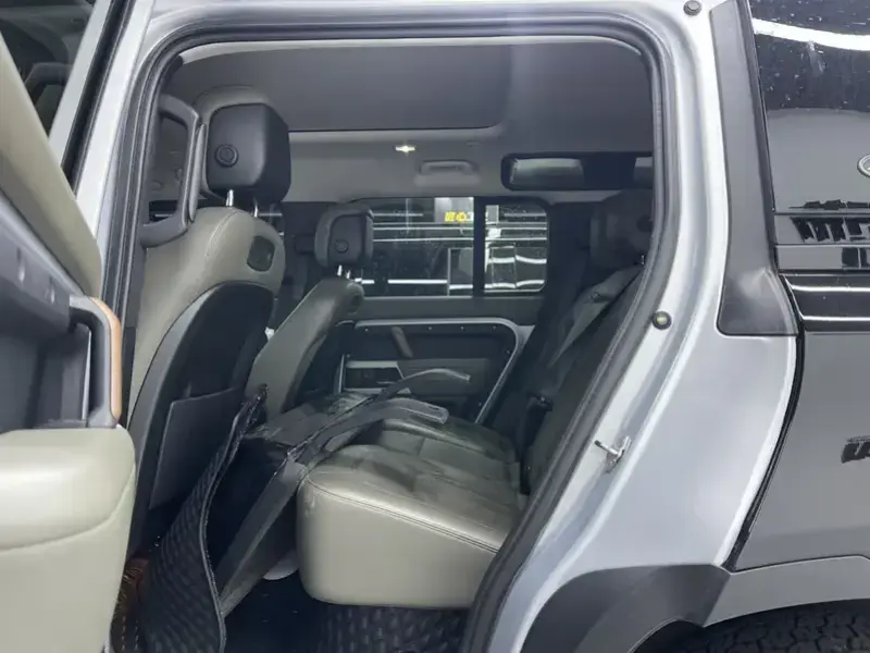 2022 Land Rover Defender с пробегом 82 000 км