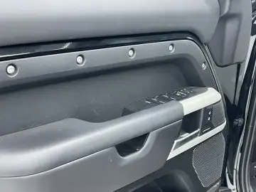 2024 Land Rover Defender с пробегом 66 000 км