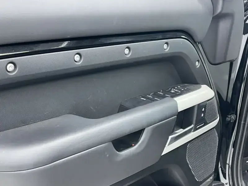 2024 Land Rover Defender с пробегом 66 000 км