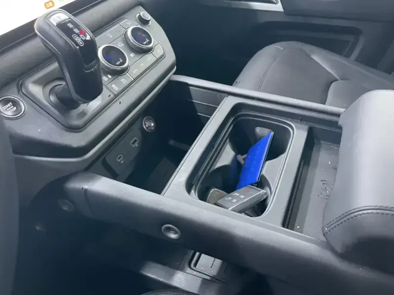 2024 Land Rover Defender с пробегом 66 000 км