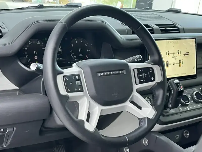 2024 Land Rover Defender с пробегом 66 000 км