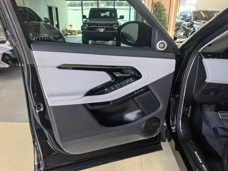 2024 Land Rover Range Rover Evoque с пробегом 800 км