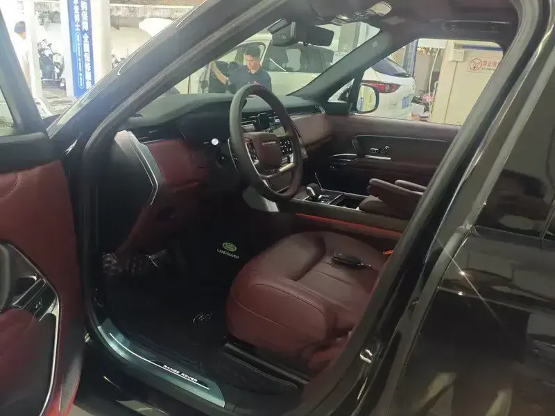 2025 Land Rover Range Rover с пробегом 2 600 км