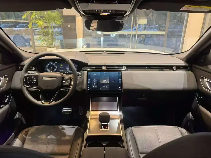 2025 Land Rover Range Rover Velar с пробегом 4 000 км