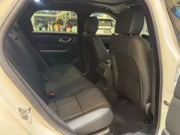 2025 Land Rover Range Rover Velar с пробегом 4 000 км