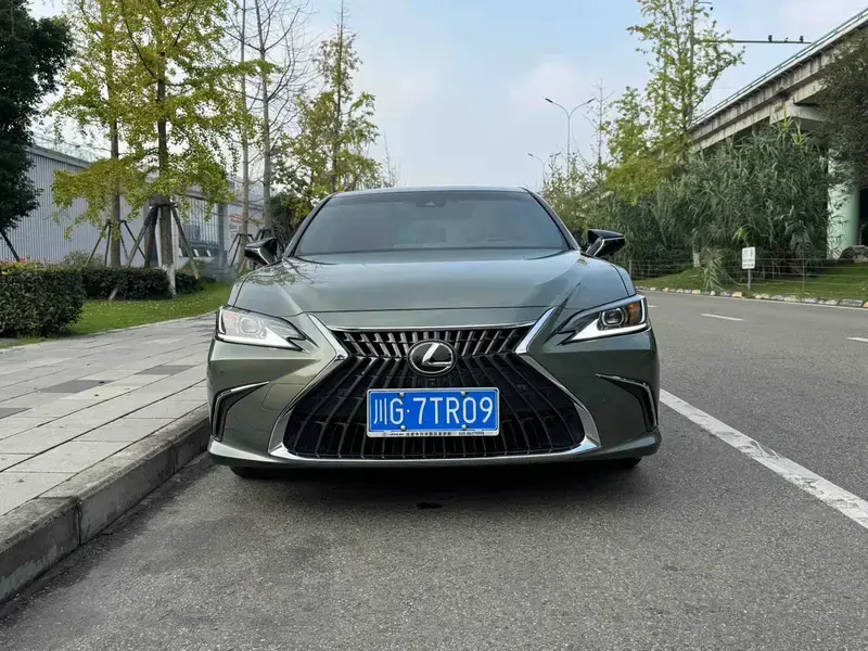 2024 Lexus ES с пробегом 37 000 км