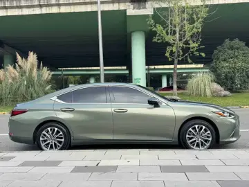 2024 Lexus ES с пробегом 37 000 км