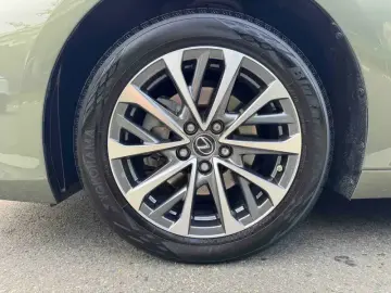 2024 Lexus ES с пробегом 37 000 км