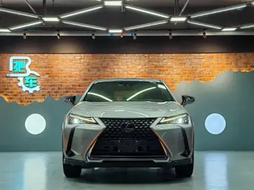 2020 Lexus UX с пробегом 54 000 км