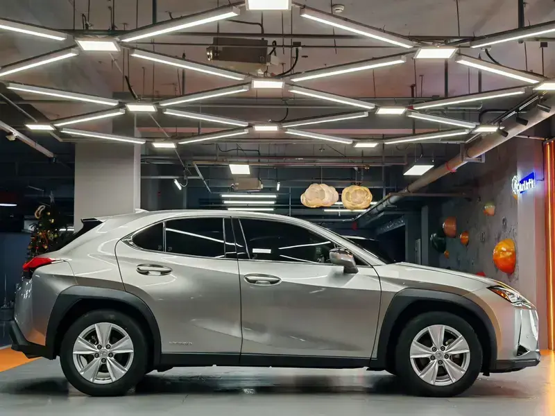2020 Lexus UX с пробегом 54 000 км