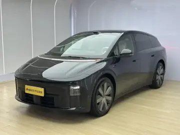 2025 Li Auto (Lixiang) i6 с пробегом 14 000 км